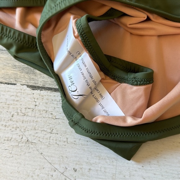 NWT J. Crew Ruched V-neck one-piece Swimsuit BF163
OLIVE GREEN - Picture 7 of 8
